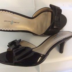 Very Cute Size 51/2 Open Toe  Slip On Shoe Never Worn Very Cute 