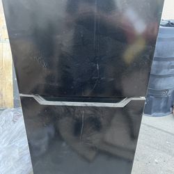 Frigidaire Refrigerator fridge. YARD SALE