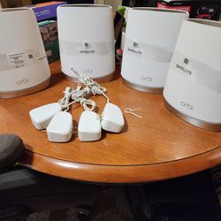 RBK 753 Router w/ 2 satellites