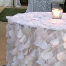 8 Petal Taffeta Round Linens