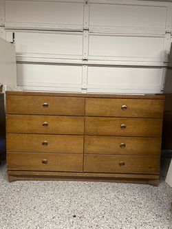 Bassett dresser with 6 drawers / Double dresser