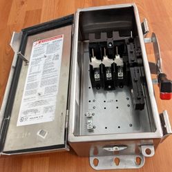 STAINLESS Disconnect Switch Square D Heavy Duty HU361DS 30A 600v Solar Pump Motor