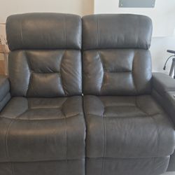   Love seat dual electric reclining seats