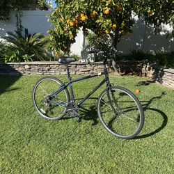 Like New Giant Cypress ST 21 Speed 28” Hybrid Bicycle
