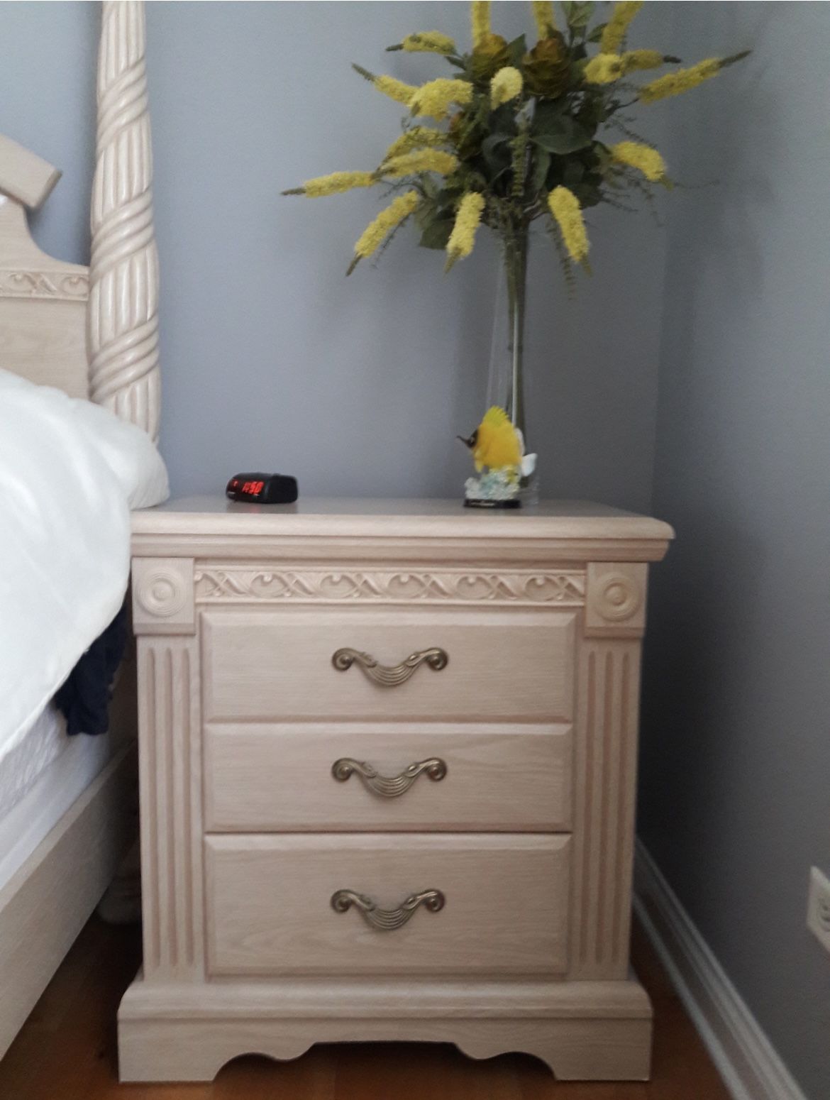 Queen size bedroom furniture 5 pc plus mattress