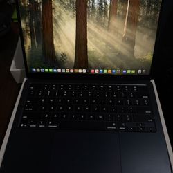 MacBook Air M4 13” – Like New – Used 2 Weeks – Box + Original Charger