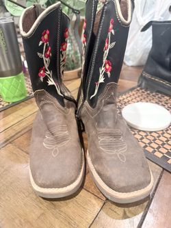 Floral Embroidered Western Cowboy Boots