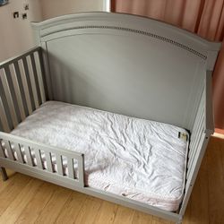 Delta Children  Emma Crib/ Toddler Bed Combo