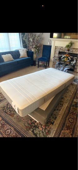 IKEA twin mattress/box spring (like new)
