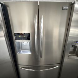 Frigidaire Redrigerator Counter Depth “36 ( Refrigeradores )