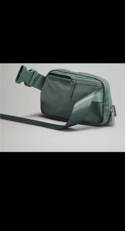 Lululemon Everywhere Belt Bag for Sale in Orange, CA - OfferUp