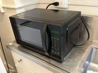 Microwave - Amazon Basics w/ Alexa Smart Home Integration