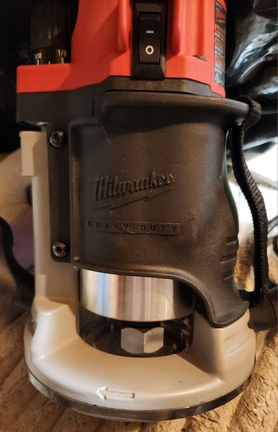 Milwaukee Router