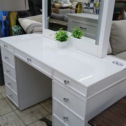 Vanity Set With LED Lights (White)