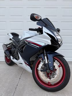 2025 Suzuki Gsxr600 with only 300 miles