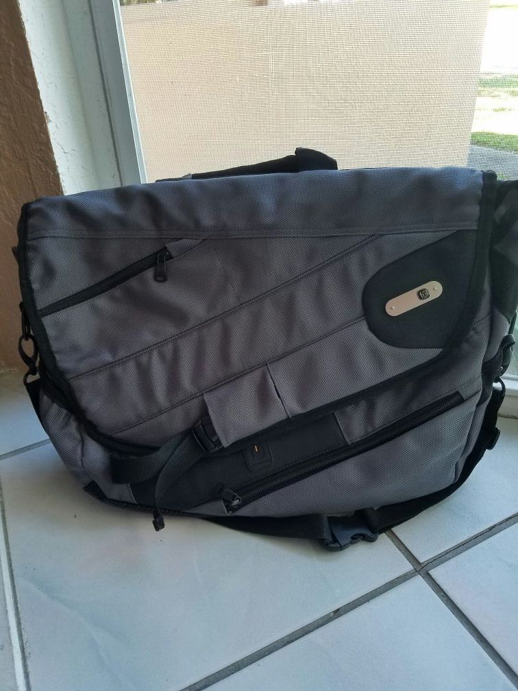 FUL Brand Messenger Powerbag. Charge ur devices inside the bag. Need an AC Adapter.