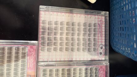 Stick on cluster false lashes