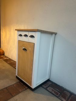 Trashcan bin hideaway