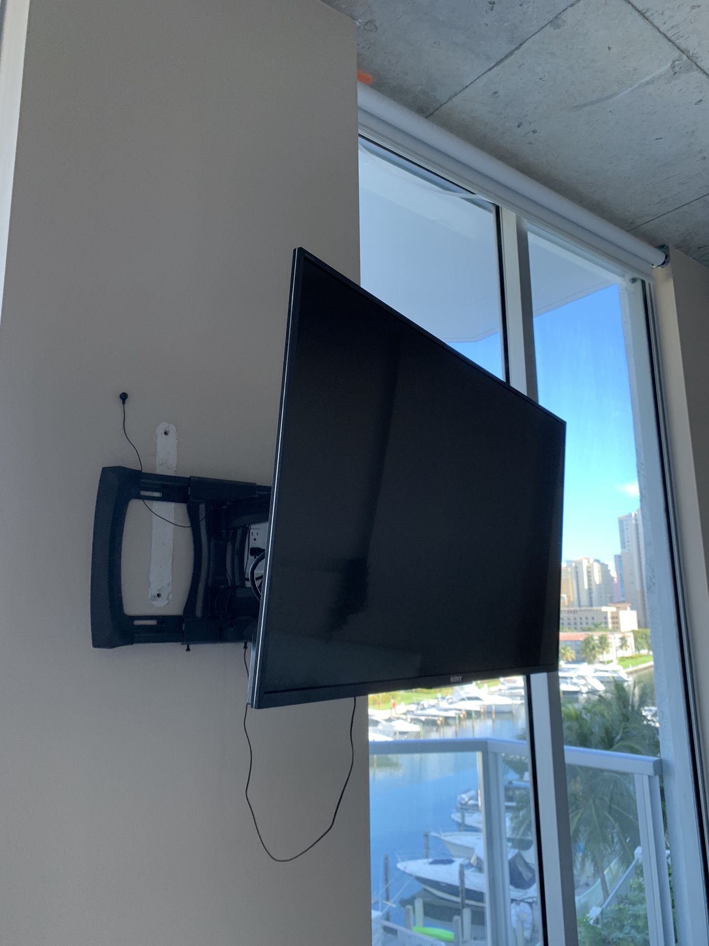 43 inch 4K TV with wall mount