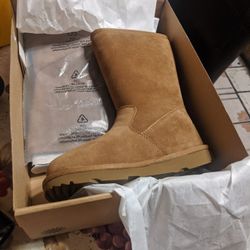 Kids Size 1 UGGs  Never Used