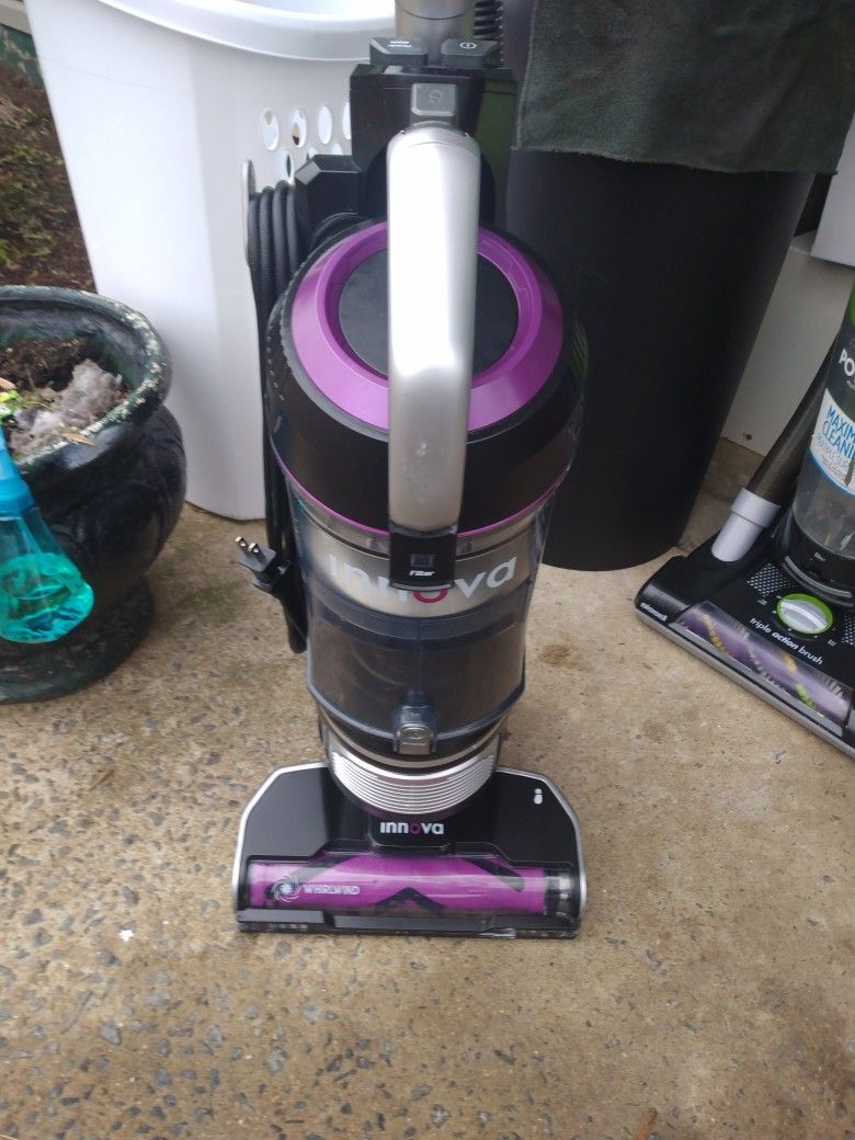 I N N O V A Upright Vacuum