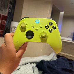 Xbox One With Neon Green Controller And Headset And Headset Stand