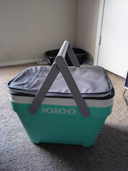 Igloo Ice Chest/Picnic Basket (Brand New)