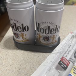 Modelo Salt And Pepper Shakers 