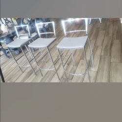 3 Bar Stools Excellent Condition Like New 