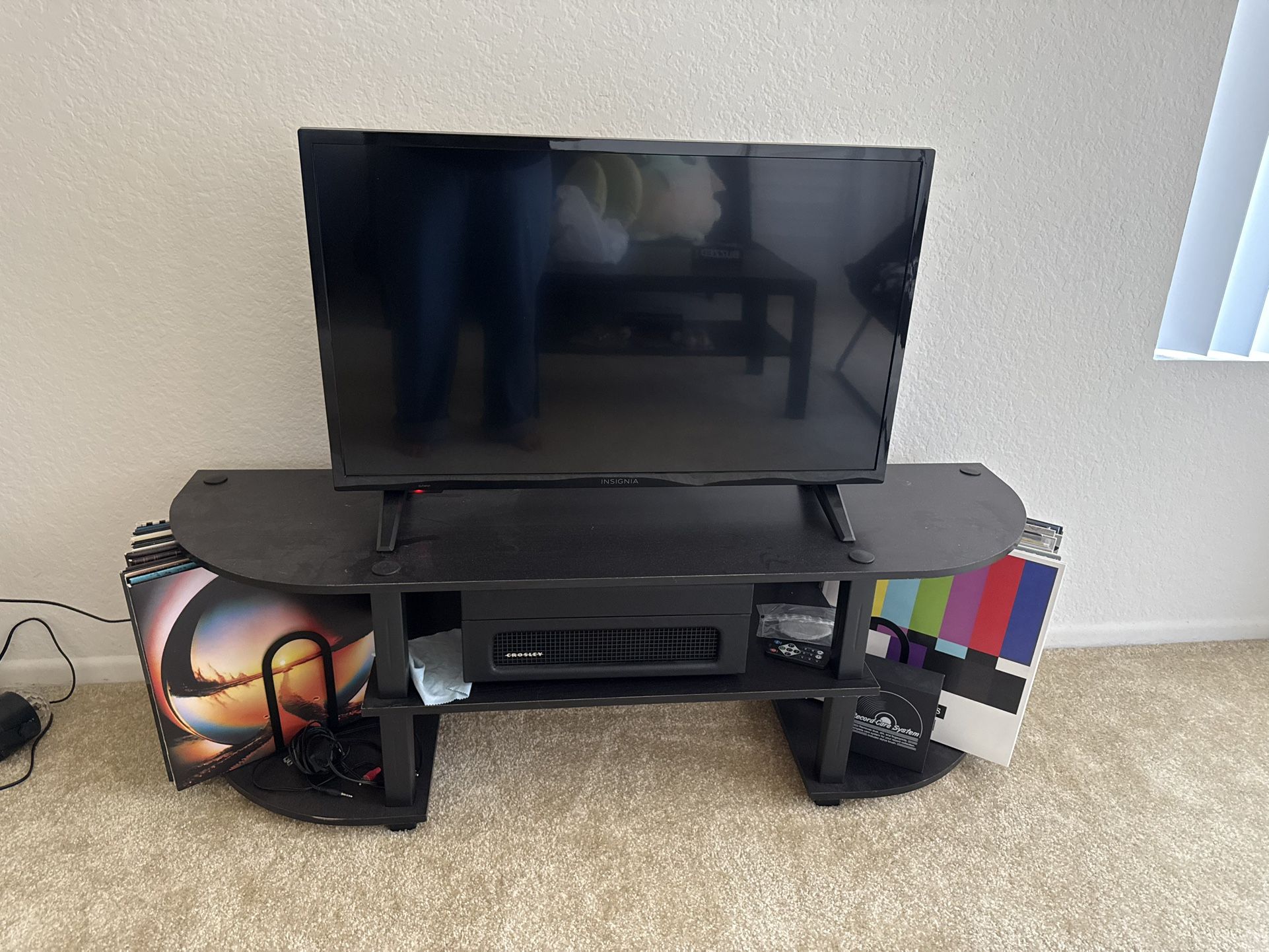 TV 32” + Tv stand 