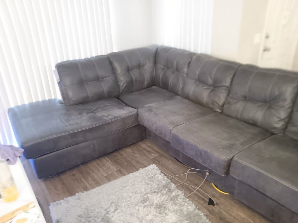 Sectional Couch. Good Condition. Baught New For 1,000 from Biglots.
