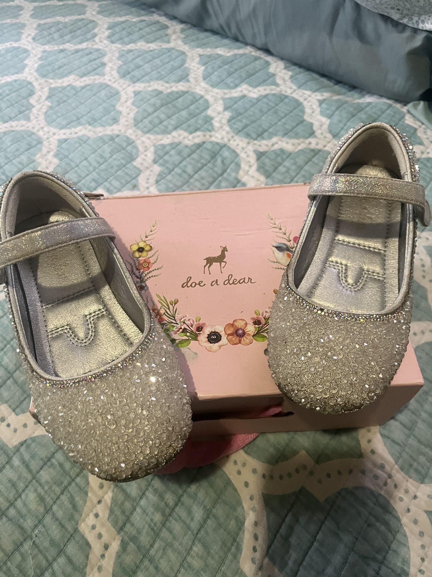 Girls doe a dear Flats