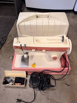 Singer Merritt 2404 Sewing Machine with Case