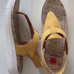 New Woman’s Leather Sandals , Size 10, Naturalizer 