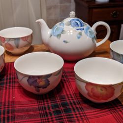UNGARO PARIS MAEBATA JAPAN PORCELAIN TEAPOT w/ FIVE CUPS