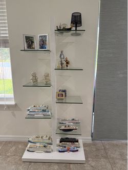 Shelve for trophy’s or memorabilia
