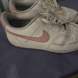 Nike tennis Shoes