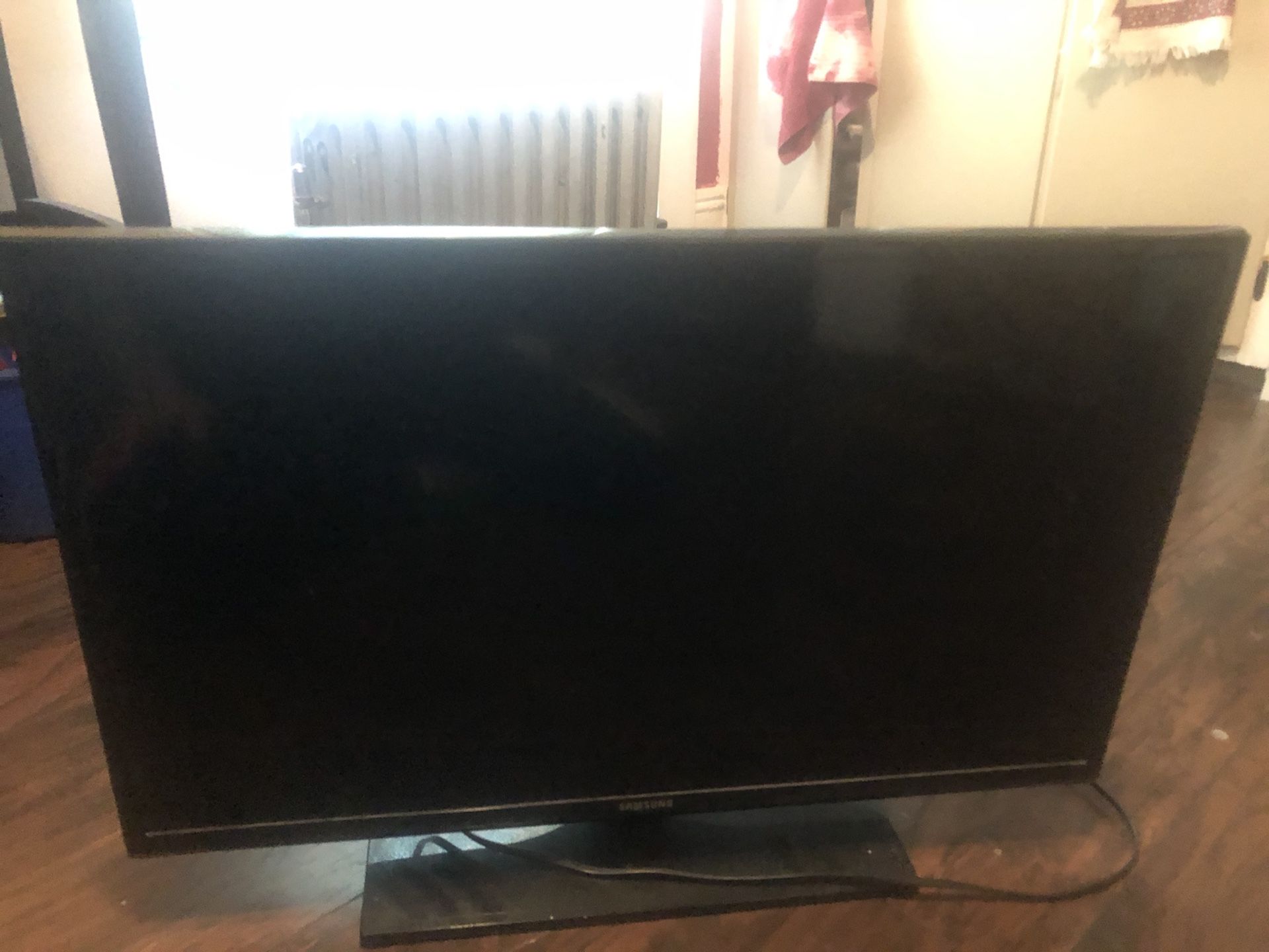 32 inch Samsung flat screen tv, have remote also