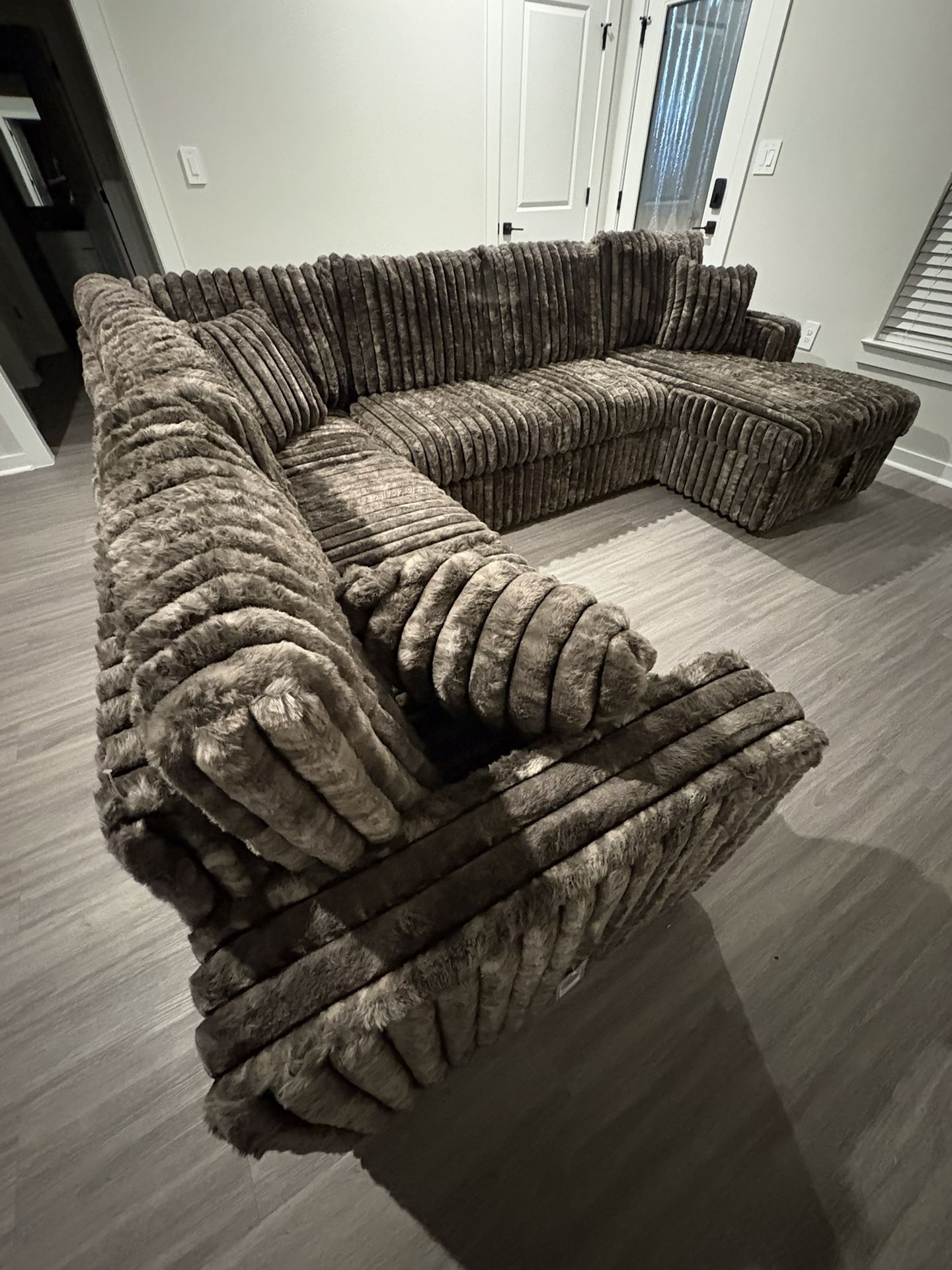 Need Gone Trendy Fluffy Sectional Couch $10DOWN