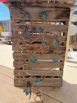 All metal grapevine 🍇