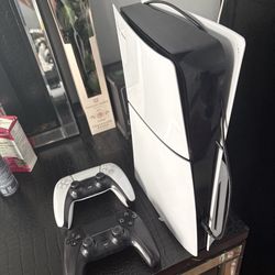 Ps5 disc cables & 2 controllers