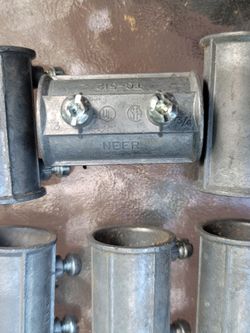 Lot of 45 Galvanized Steel EMT Set-Screw Conduit Couplings 3/4" and 1 1"