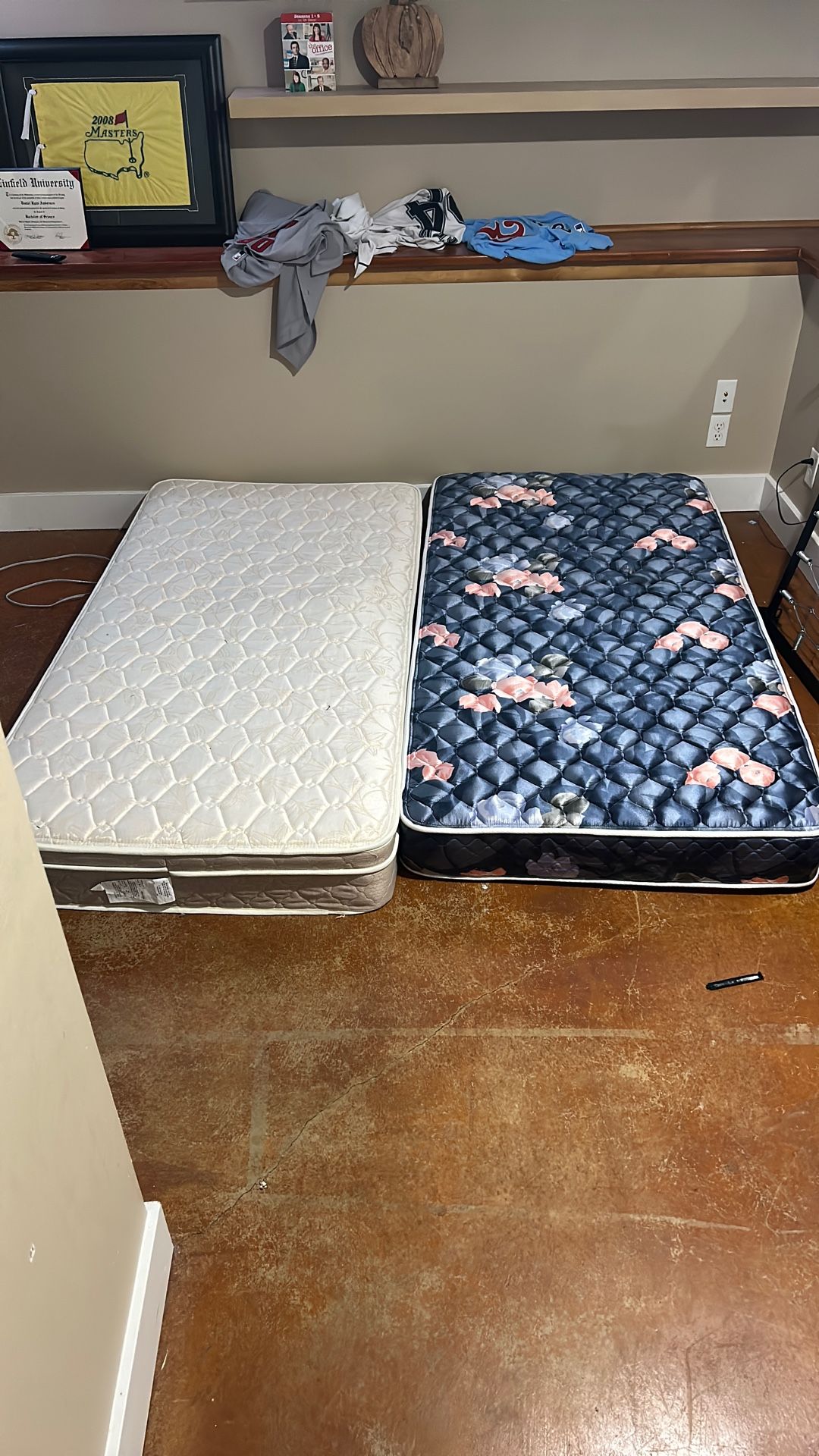 Full Trundle Bed. Includes Two Twin Mattresses. No Smoke No Kids No Spills Good Condition