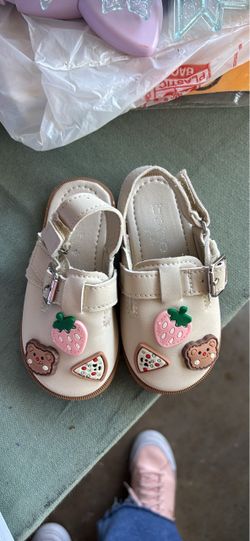 Toddler Girls Sandals with Cute Charms- SIZE 5