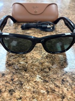 Ray-Ban Smart Glasses with Case and Charger