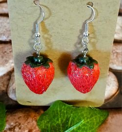 Handmade Strawberry 🍓 Earrings 