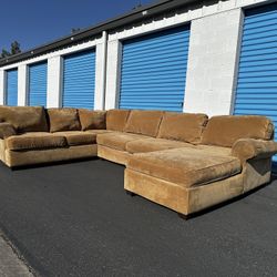 Tan Sectional Couch 🚛🚚 Free Delivery 🚛🚚