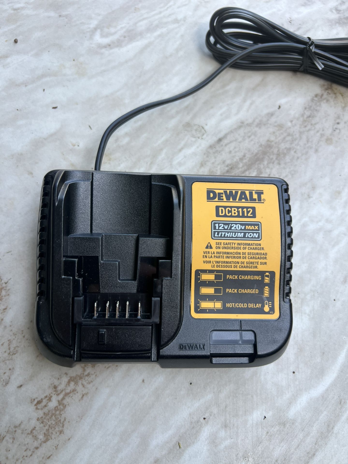 Charger Dewalt 