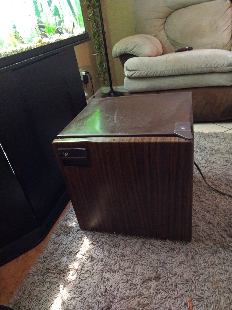 VINTAGE "GE Mini Fridge"