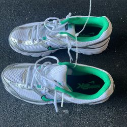 Nike Air Max Moto 2K White Silver Green Mesh Athletic Sneakers HQ2056-102 CV Size 14.5
